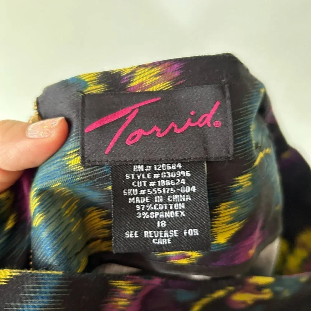 Torrid Tulip Skirt Womens Size 18 Black Floral‎ Dark Cottagecore Fairy Grunge